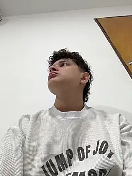 Snapshot of Nathan_Bluee chatting on 10, 10, 2025 Nathan Bluee online show from 10, 10, 2025