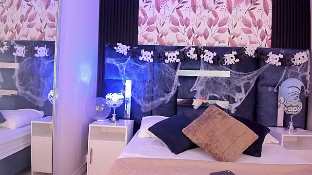 Larabrooks online show from 28, 10, 2025