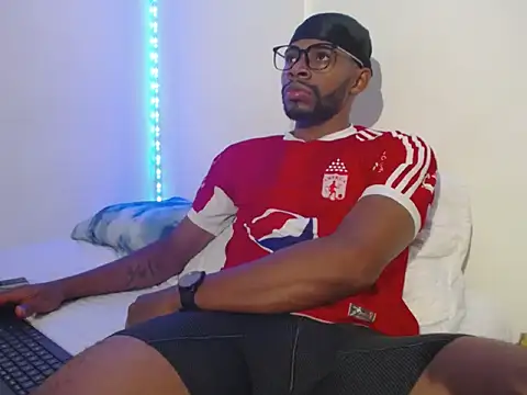 Snapshot of GerardSmitt chatting on 5, 10, 2025 GerardSmitt online show from 5, 10, 2025