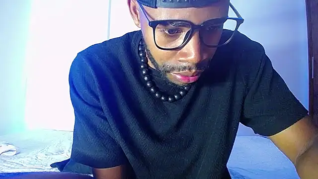 Snapshot of GerardSmitt chatting on 22, 11, 2025 GerardSmitt online show from 22, 11, 2025