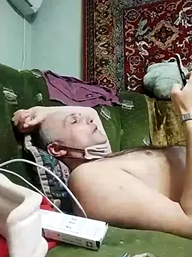 Pineapple04 online show from 21, 2, 2025