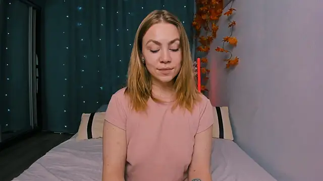 Snapshot of InsatiableFoxX chatting on 23, 10, 2025 InsatiableFoxX online show from 23, 10, 2025