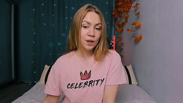 Snapshot of InsatiableFoxX chatting on 29, 10, 2025 InsatiableFoxX online show from 29, 10, 2025