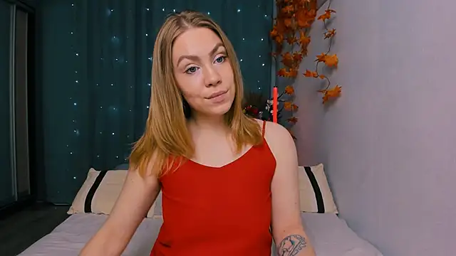 Snapshot of InsatiableFoxX chatting on 30, 10, 2025 InsatiableFoxX online show from 30, 10, 2025