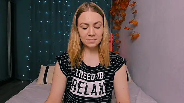 Snapshot of InsatiableFoxX chatting on 2, 11, 2025 InsatiableFoxX online show from 2, 11, 2025