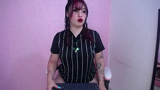 Dominic Queen online show from 3, 10, 2025