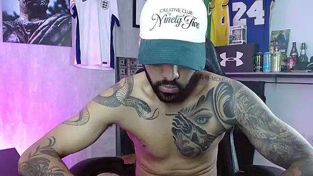 Snapshot of Hendry_ chatting on 22, 12, 2025 Hendry online show from 22, 12, 2025