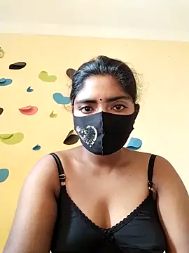 Snapshot of Lina-Rose chatting on 28, 2, 2025 Lina-Rose online show from 28, 2, 2025