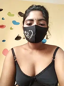 Snapshot of Lina-Rose chatting on 1, 3, 2025 Lina-Rose online show from 1, 3, 2025