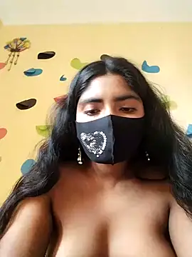 Snapshot of Lina-Rose chatting on 5, 3, 2025 Lina-Rose online show from 5, 3, 2025