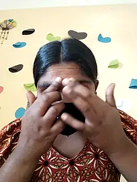 Snapshot of Lina-Rose chatting on 5, 3, 2025 Lina-Rose online show from 5, 3, 2025