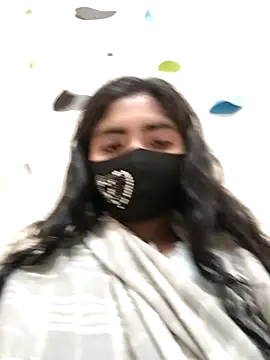 Snapshot of Lina-Rose chatting on 5, 3, 2025 Lina-Rose online show from 5, 3, 2025