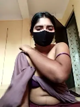 Snapshot of Lina-Rose chatting on 18, 10, 2025 Lina-Rose online show from 18, 10, 2025