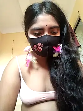 Snapshot of Lina-Rose chatting on 4, 11, 2025 Lina-Rose online show from 4, 11, 2025