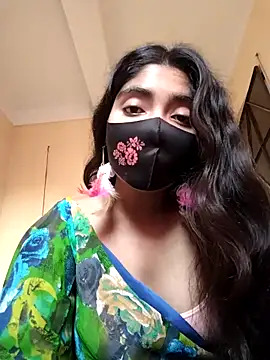 Snapshot of Lina-Rose chatting on 5, 11, 2025 Lina-Rose online show from 5, 11, 2025