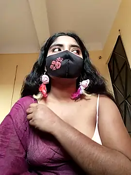 Snapshot of Lina-Rose chatting on 9, 11, 2025 Lina-Rose online show from 9, 11, 2025