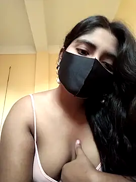 Snapshot of Lina-Rose chatting on 19, 11, 2025 Lina-Rose online show from 19, 11, 2025