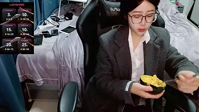 Snapshot of Angelababy001 chatting on 13, 1, 2025 Angelababy001 online show from 13, 1, 2025