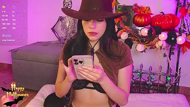 Snapshot of Soffimoon_ chatting on 18, 10, 2025 Soffimoon online show from 18, 10, 2025