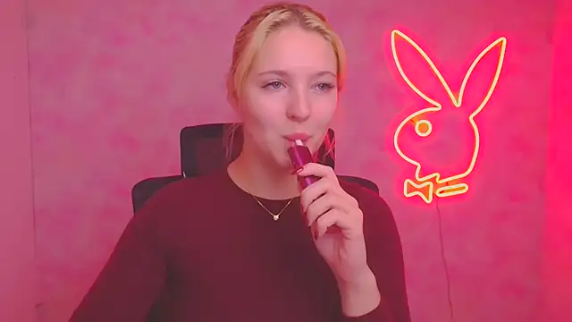 Snapshot of Milka_kiss_ chatting on 18, 10, 2025 Milka kiss online show from 18, 10, 2025