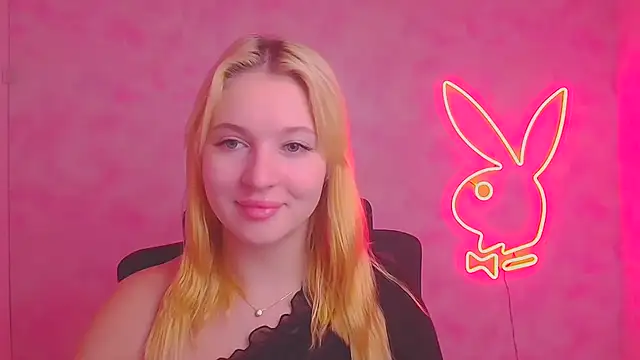 Snapshot of Milka_kiss_ chatting on 8, 11, 2025 Milka kiss online show from 8, 11, 2025