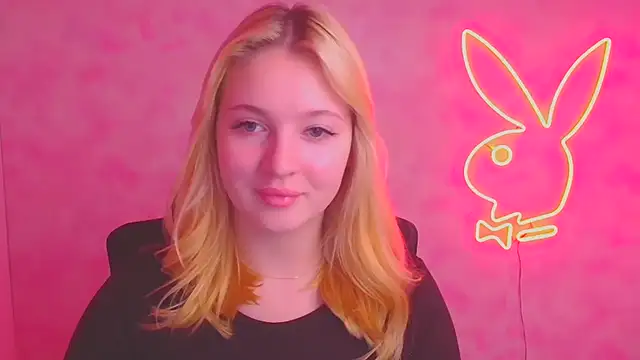 Snapshot of Milka_kiss_ chatting on 13, 11, 2025 Milka kiss online show from 13, 11, 2025