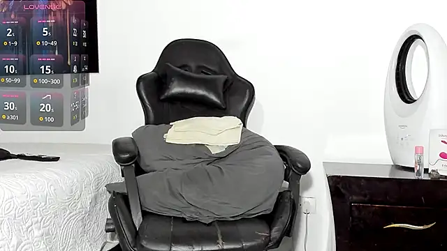 Snapshot of tizziano_castillo_ chatting on 16, 3, 2026 tizziano castillo online show from 16, 3, 2026