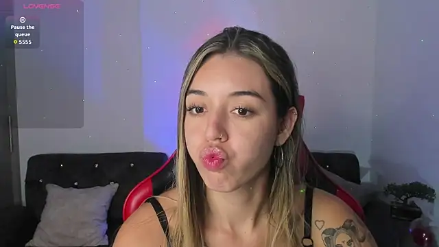 Snapshot of zoee_jackson chatting on 13, 10, 2025 zoee jackson online show from 13, 10, 2025