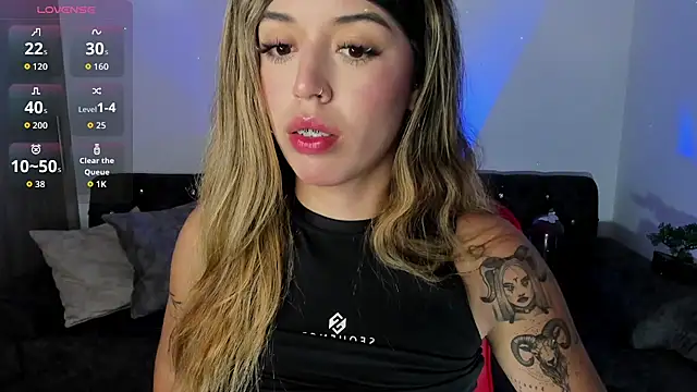 Snapshot of zoee_jackson chatting on 5, 11, 2025 zoee jackson online show from 5, 11, 2025