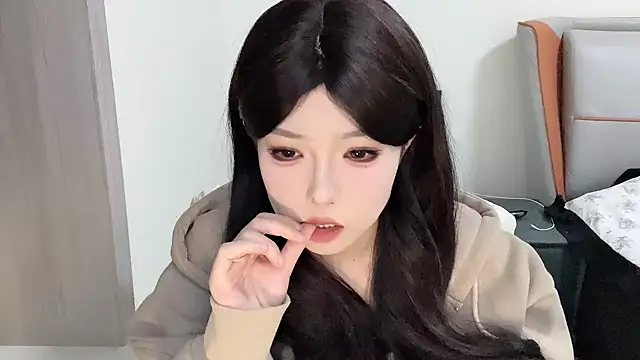 Q-ing online show from 24, 2, 2025