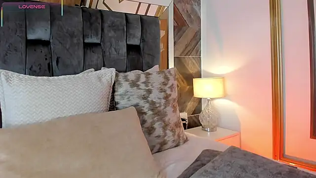 TaniaSmith1 online show from 28, 10, 2025