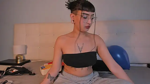 Snapshot of Cintya_Kros chatting on 2, 12, 2024 Cintya Kros online show from 2, 12, 2024