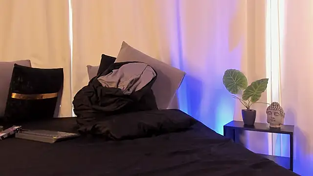 BambiiQueen online show from 12, 2, 2025