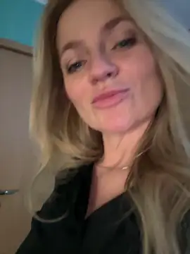 AlisonXCristal online show from 25, 3, 2026