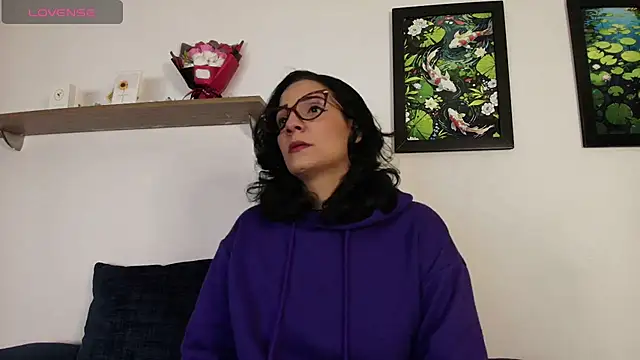 Snapshot of Elliee_ chatting on 21, 3, 2026 Elliee online show from 21, 3, 2026