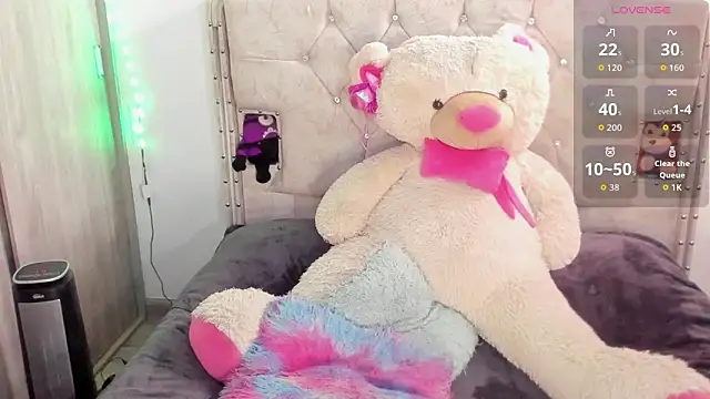  EmiRhodes online show from 16, 10, 2025