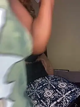 Snapshot of DarkBerry87 chatting on 15, 10, 2025 DarkBerry87 online show from 15, 10, 2025