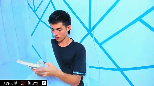 Snapshot of liam_scott77 chatting on 10, 10, 2025 liam scott77 online show from 10, 10, 2025