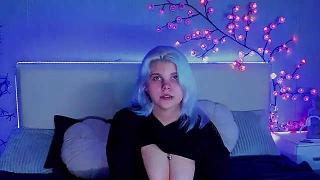 JoannLowe online show from 20, 10, 2025