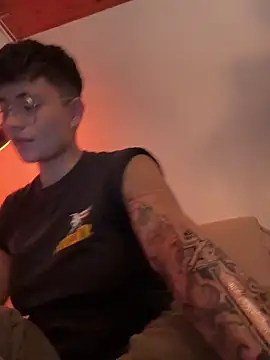 Ashley Chriss online show from 18, 1, 2025