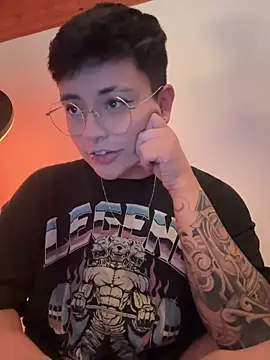 Ashley Chriss online show from 23, 1, 2025