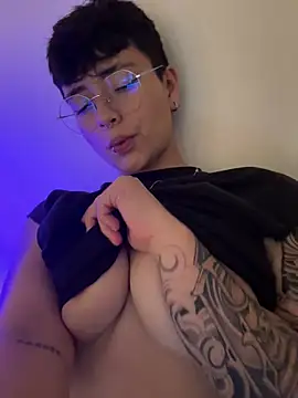 Ashley Chriss online show from 1, 3, 2025