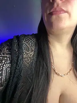 Snapshot of Evelinia chatting on 9, 10, 2025 Evelinia online show from 9, 10, 2025