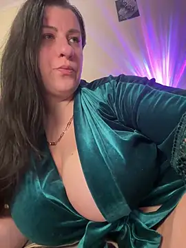 Snapshot of Evelinia chatting on 7, 11, 2025 Evelinia online show from 7, 11, 2025