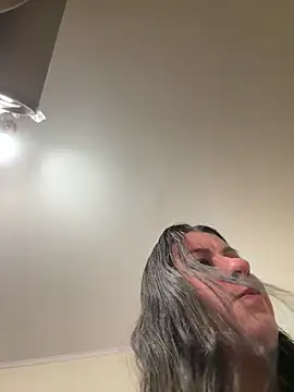 Snapshot of Evelinia chatting on 14, 11, 2025 Evelinia online show from 14, 11, 2025