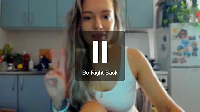 Snapshot of foxy_blond chatting on 8, 11, 2025 foxy blond online show from 8, 11, 2025