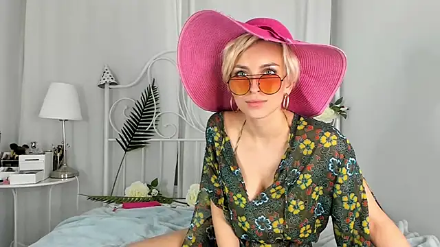 Snapshot of SakuFox chatting on 2, 2, 2025 SakuFox online show from 2, 2, 2025