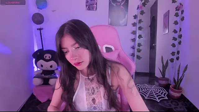 Snapshot of cami_mila9 chatting on 6, 10, 2025 cami mila9 online show from 6, 10, 2025