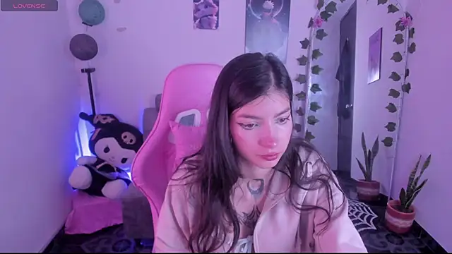 Snapshot of cami_mila9 chatting on 13, 10, 2025 cami mila9 online show from 13, 10, 2025