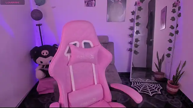 Snapshot of cami_mila9 chatting on 15, 10, 2025 cami mila9 online show from 15, 10, 2025